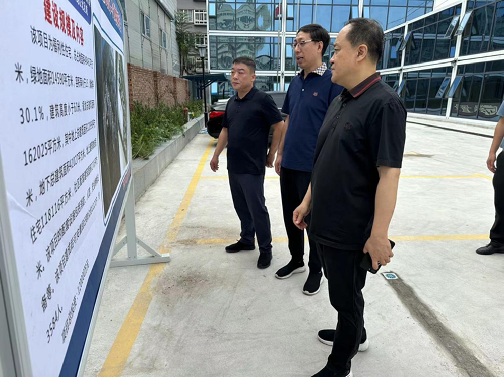 集團(tuán)公司黨委委員、副總經(jīng)理張巖到孫八砦城中村改造項目調(diào)研項目建設(shè)工作