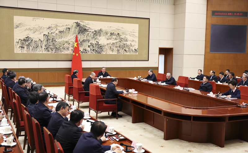 李強(qiáng)主持召開國(guó)務(wù)院第七次全體會(huì)議 討論《政府工作報(bào)告》稿并對(duì)開年工作進(jìn)行動(dòng)員